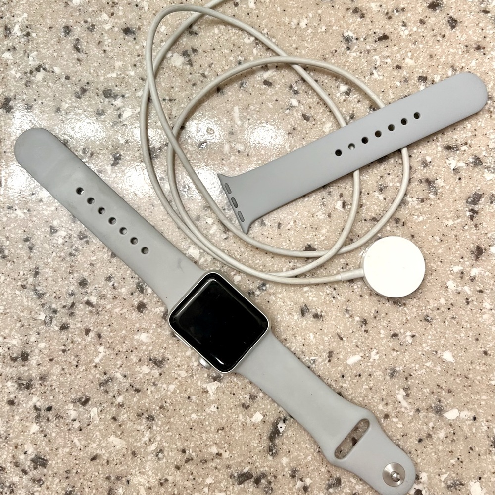 Apple Watch • Series 3 • GPS + Cellular • 38mm